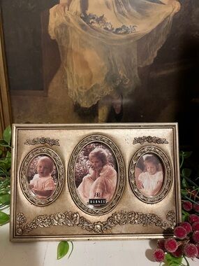Frame Picture (3) Ovals Stand or Hang NWT Goldish Silverish Ornate Flowers